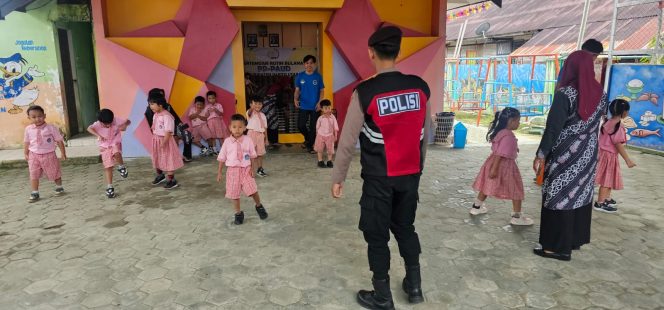 
					Polres Barito Utara Pastikan Penyaluran Makanan Bergizi Gratis Tepat Sasaran dan Aman Melalui Pengawalan Ketat Personel