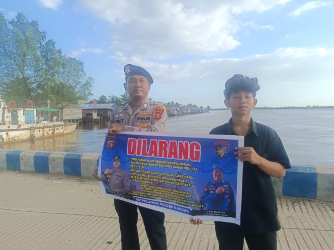
					Cegah Illegal Fishing, Satpolairud Polres Kapuas Imbau Hal Ini Pada Warga Pesisir DAS Kapuas.