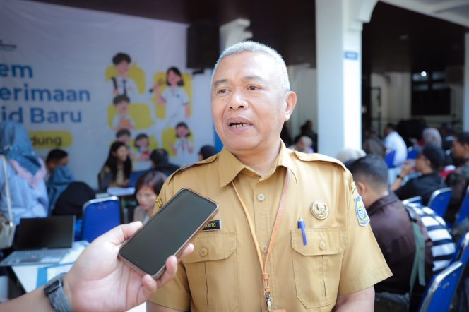 
					Desk Layanan Terpadu SPMB Kota Bandung Permudah Warga, Semua Kendala Terselesaikan di Satu Tempat