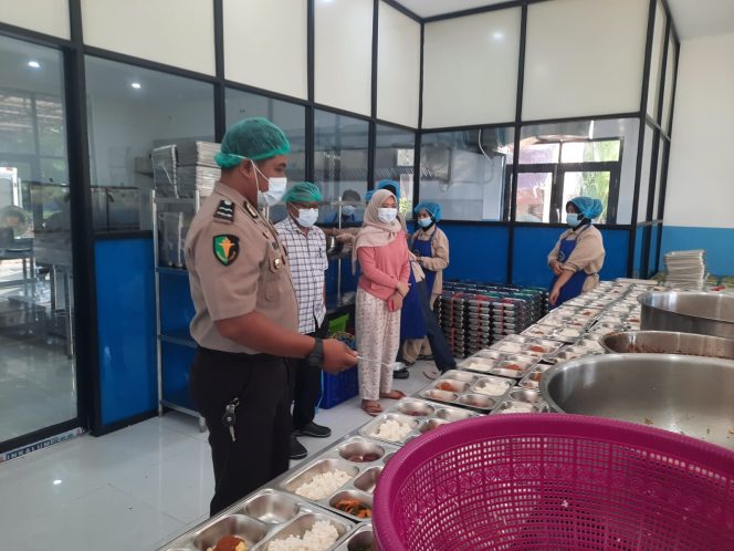 
					Cek Makanan di SPPG, Sidokkes Polres Murung Raya Pastikan MBG Layak Saji Aman Dikonsumsi