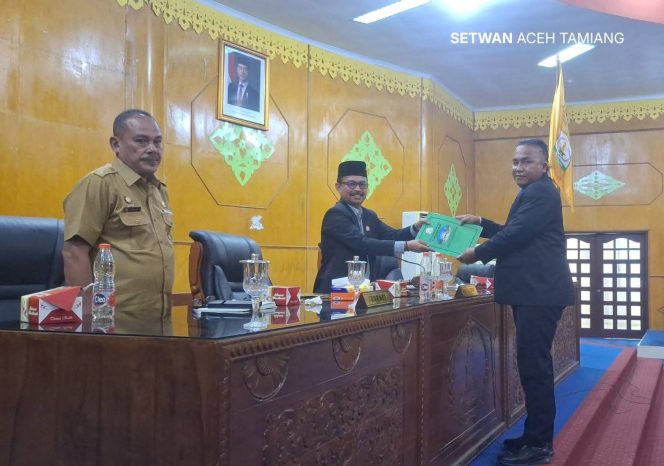 
					DPR-K Aceh Tamiang terima hasil pansus LKPJ Bupati tahun 2025