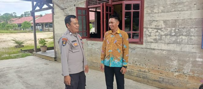 
					Berikan Imbauan kantibmas kepada warga di lakukan piket Polsek Kapuas Tengah