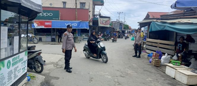 
					Personil polsek lakukan Patroli ke pasar harian Pujon desa Pujon.