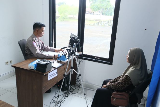 
					Polantas Menyapa, Petugas SIM Polres Murung Raya Hadirkan Pelayanan Publik Yang Akuntabel