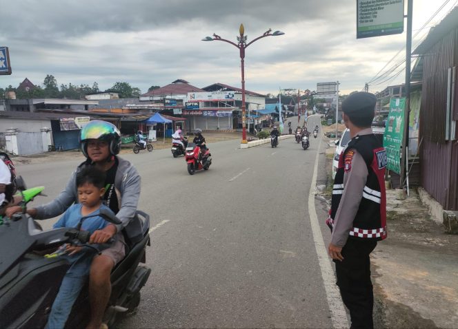 
					Samapta Polres Murung Raya Hadir Di Jalan Raya, Pastikan Lalu Lintas Aman & Lancar