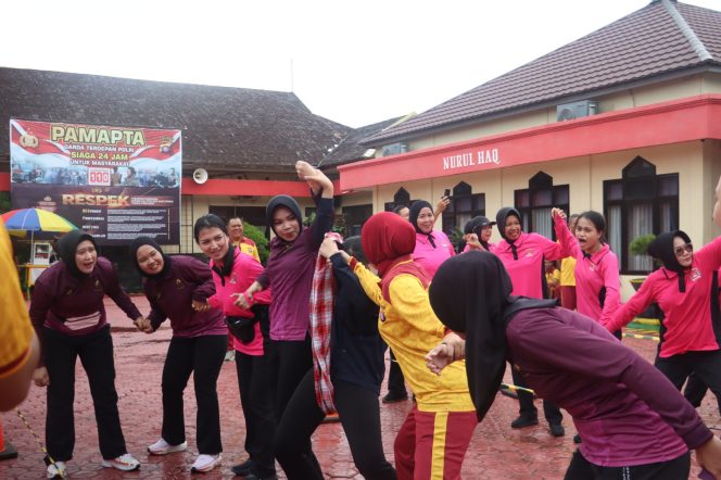 
					Polres Barito Utara Semarakkan HUT Bhayangkara Ke-80, Olahraga Bersama dan Lomba Internal Pererat Kekompakan Personel