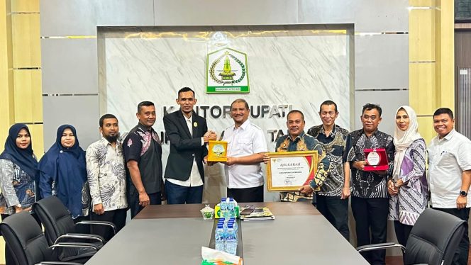 
					Bupati Aceh Tamiang terima langsung Penghargaan Keterbukaan Informasi Publik tahun 2025