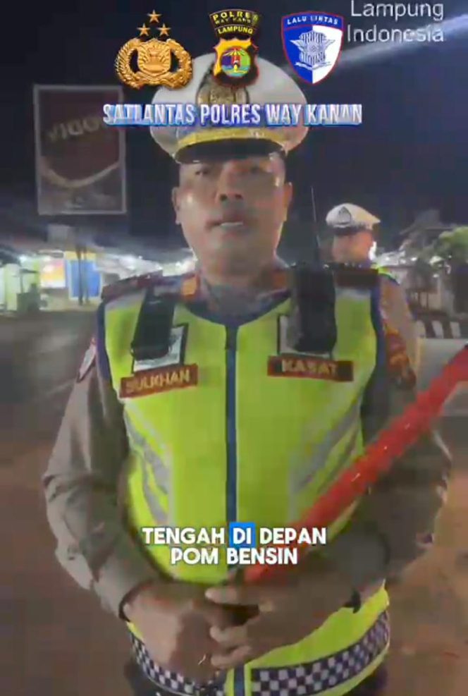 
					Satlantas Polres Way Kanan Gelar Blue Light Patrol, Arus Lalin Lintas Tengah Depan SPBU Bedeng Lancar
