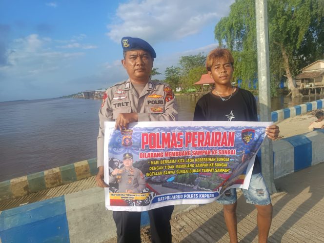 
					Tingkatkan Kesadaran Kebersihan Lingkungan, Satpolairud Imbau Masyarakat Pesisir Untuk Tidak Membuang Sampah Ke Sungai