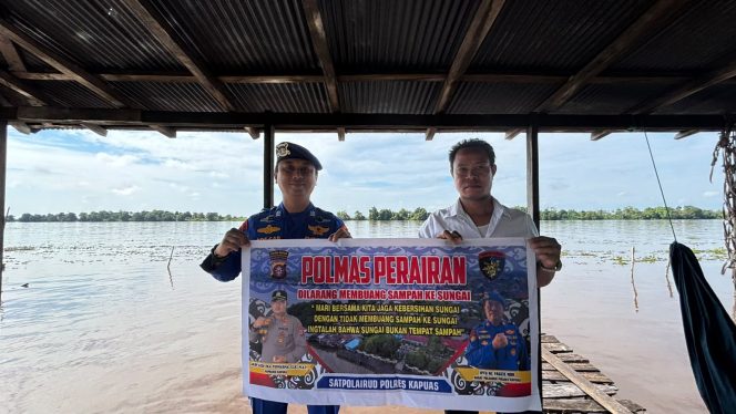 
					Tingkatkan Kesadaran Kebersihan Lingkungan, Satpolairud Imbau Masyarakat Pesisir Untuk Tidak Membuang Sampah Ke Sungai