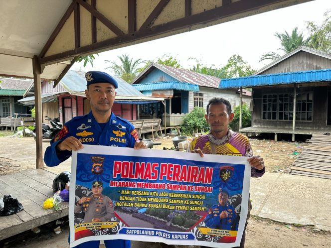 
					Tingkatkan Kesadaran Kebersihan Lingkungan, Satpolairud Imbau Masyarakat Pesisir Untuk Tidak Membuang Sampah Ke Sungai