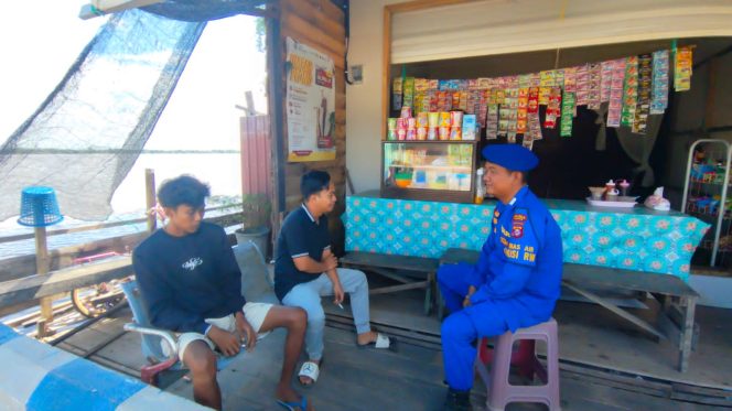 
					Dekat Dengan Warga, Satpolairud Polres Kapuas Laksanakan Sambang Polisi RW