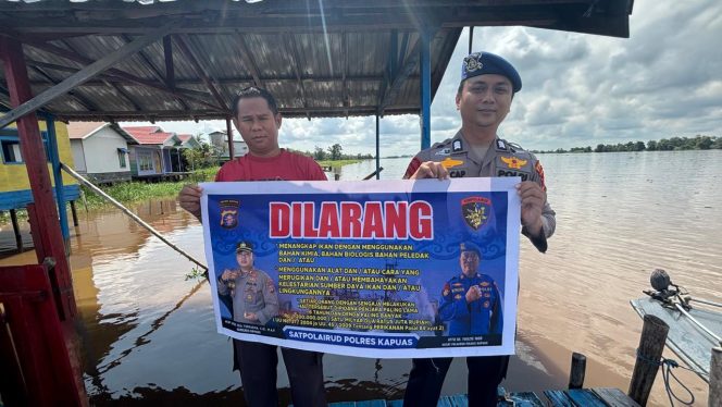 
					Cegah Illegal Fishing, Satpolairud Polres Kapuas Imbau Hal Ini Pada Warga Pesisir DAS Kapuas.
