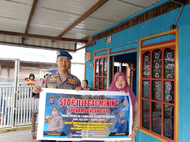 
					Satpolairud Polres Kapuas Laksanakan Patroli Perairan, Beri Imbauan Stop Penambangan Liar Di DAS Kapuas