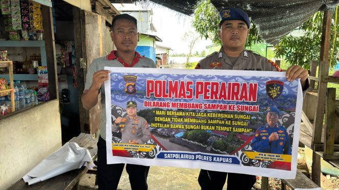 
					Tingkatkan Kesadaran Kebersihan Lingkungan, Satpolairud Imbau Masyarakat Pesisir Untuk Tidak Membuang Sampah Ke Sungai