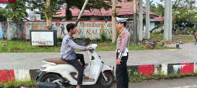 
					Satlantas Polres Murung Raya Beri Teguran Humanis Kepada Pelanggar Lalu Lintas