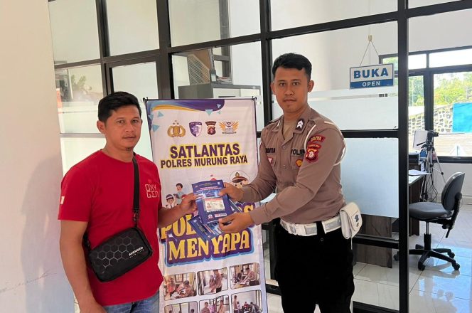 
					Polantas Menyapa, Petugas Satlantas Polres Murung Raya Optimalkan Layanan SIM Yang Profesional dan Edukatif