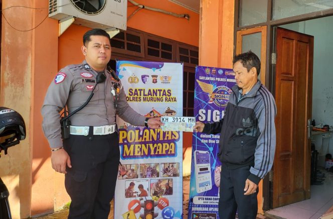 
					Satlantas Polres Murung Raya Gencarkan Program Polantas Menyapa, Maksimalkan Pelayanan Pajak Kendaraan di Kantor Samsat