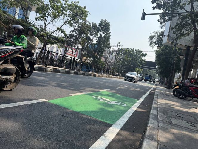 
					Pemkot Bandung Perkuat Keselamatan Pengguna Jalan, Jalur Sepeda dan Concrete Barrier Hadir di Titik Strategis