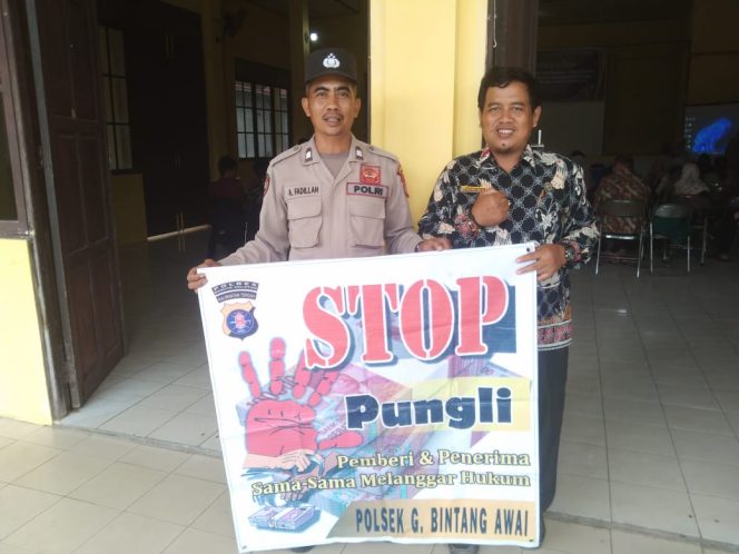 
					Berantas Pungli, Personel Polsek GB Awai Terus Melakukan Sosialisasi Dengan Warga Masyarakat