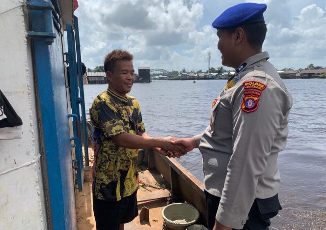 
					Satpolairud Polres Kapuas Cek Kelengkapan Alat Keselamatan kapal yang melintas DAS Kapuas