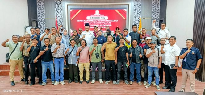 
					Gelar Konferensi Pers, Bupati Aceh Tamiang Bantuan Jadup, Perabot Ekonomi Stimulan Cair