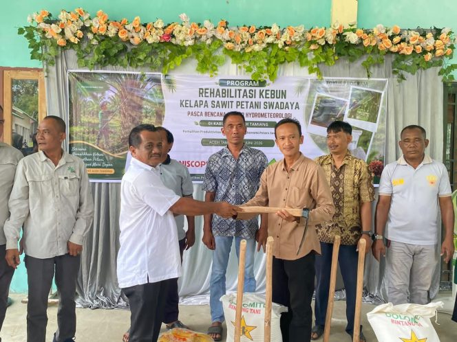 
					Wakil Bupati Aceh Tamiang Hadiri Penyerahan Bantuan Stimulan bagi Petani Kelapa Sawit Berkelanjutan