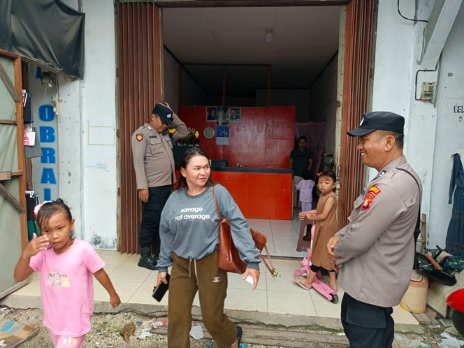 
					Berikan Imbauan kantibmas kepada warga di lakukan piket Polsek Kapuas Tengah.