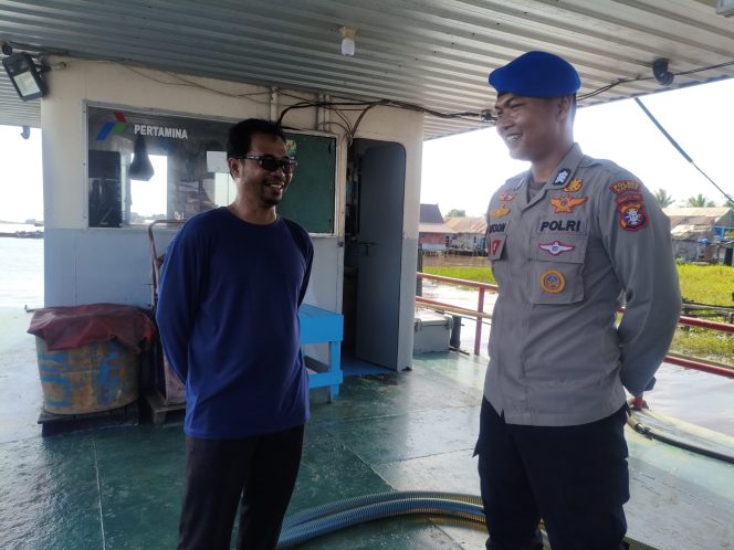 
					Satpolairud Polres Kapuas Cek Kelengkapan Alat Keselamatan kapal yang melintas DAS Kapuas