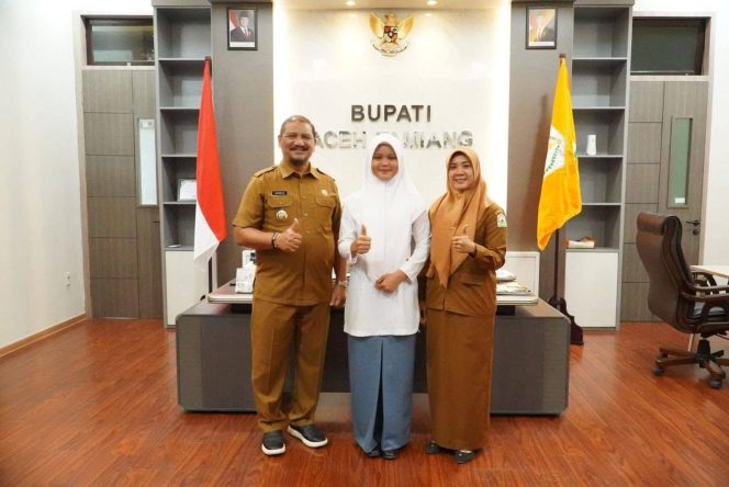 
					Irjenpol Purn Drs Armia Pahmi Apresiasi Zilqueensa siswi SMA Negeri 2 percontohan Aceh Tamiang terpilih menjadi Paskibraka Nasional 2026