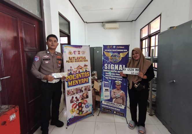 
					Satlantas Polres Murung Raya Gencarkan Program Polantas Menyapa, Maksimalkan Pelayanan Pajak Plat Kendaraan di Kantor Samsat