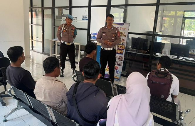 
					Program “Polantas Menyapa” Masyarakat, Satlantas Polres Murung Raya Edukasi Pemohon Tentang Administrasi Penerbitan SIM