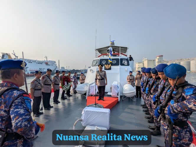 
					Sambut Hari Bhayangkara ke-80, Polda Jateng Gelar Upacara Tabur Bunga di Laut sebagai Wujud Penghormatan kepada Pahlawan