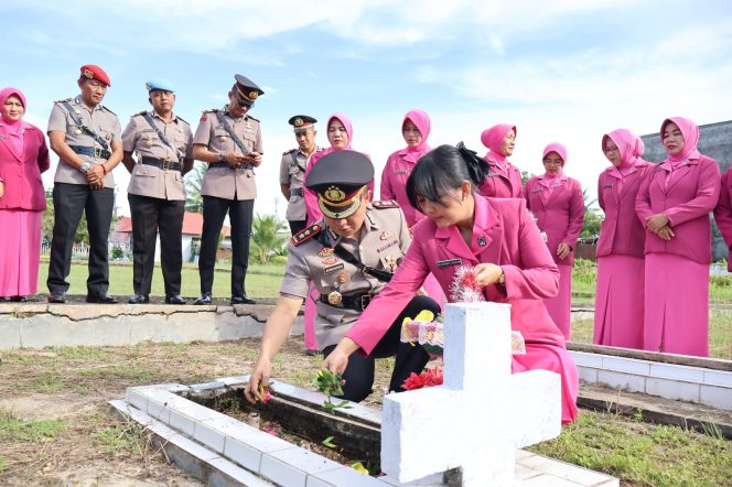 
					Upacara Ziarah Rombongan Dan Tabur Bunga Hari Bhayangkara Ke-80 Tahun 2026 Polres Barito Selatan