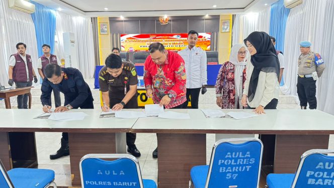 
					Berhasil Amankan 5 Tersangka, Polres Barito Utara Musnahkan Barang Bukti Sabu Seberat 294,84 Gram
