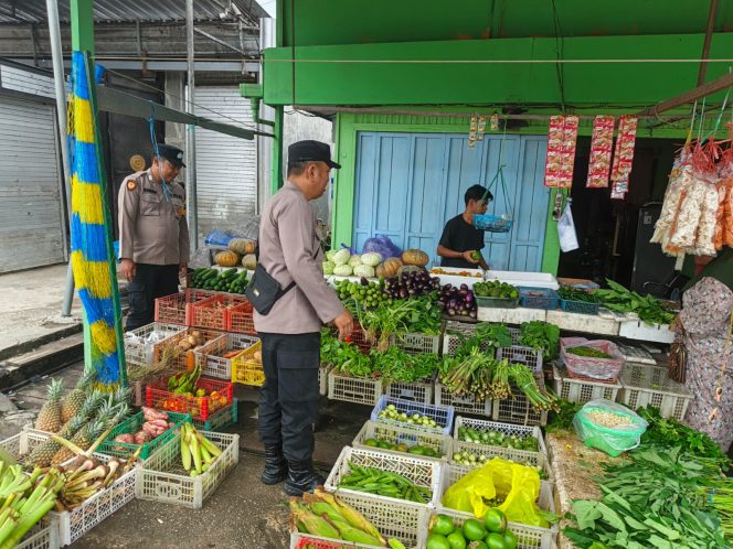 
					Personil polsek lakukan Patroli ke pasar harian Pujon desa Pujon.