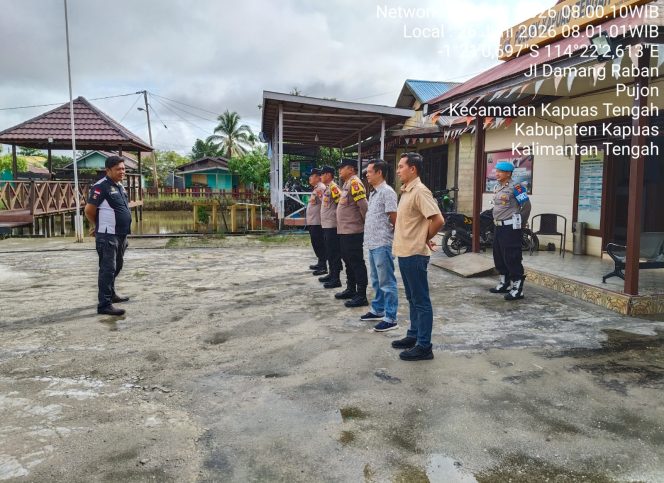 
					Kanit Reskrim polsek berikan Arahan  pada laksanaan apel pagi di halaman mapolsek.
