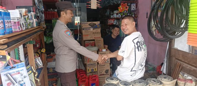 
					Berikan Imbauan kantibmas kepada warga di lakukan Personil Polsek Kapuas Tengah.