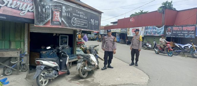 
					Anggota polsek lakukan Patroli ke pasar harian Pujon desa Pujon.