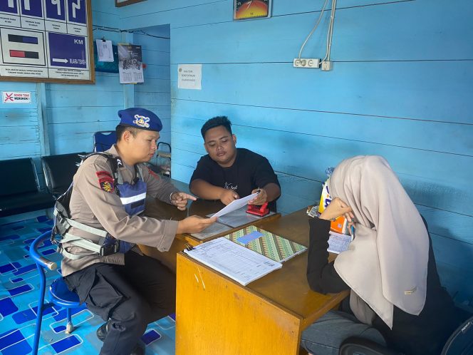 
					Jaga Kamtibmas dan Keselamatan Air, Satpolairud Polres Barito Utara Intensifkan Patroli dan Polmas Perairan di DAS Barito