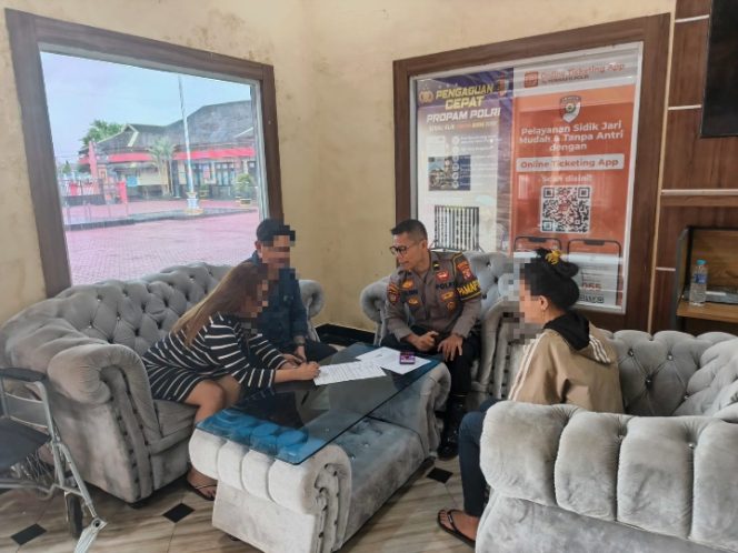 
					Polres Barito Utara Berhasil Mediasi Kesalahpahaman Antarwarga, Permasalahan Selesai Secara Kekeluargaan