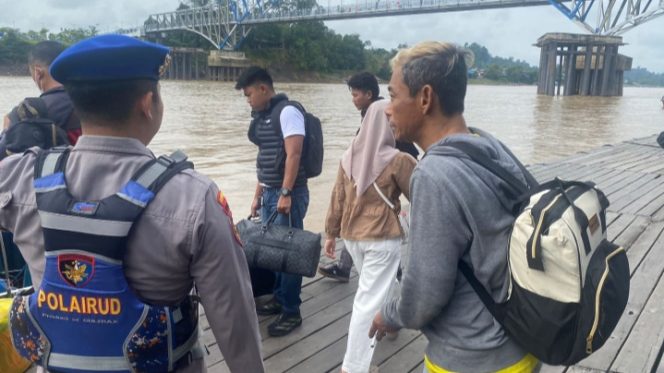 
					Satpolair Polres Barito Utara Beri Imbauan kepada Masyarakat di Sekitar DAS Barito