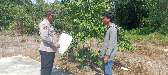 
					Personel Polsek Basarang Himbau Maklumat Polda Kalteng Dengan Warga Di Wilayah Hukumnya