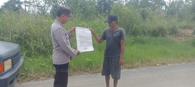 
					Personel Polsek Basarang Himbau Maklumat Polda Kalteng Dengan Warga Di Wilayah Hukumnya