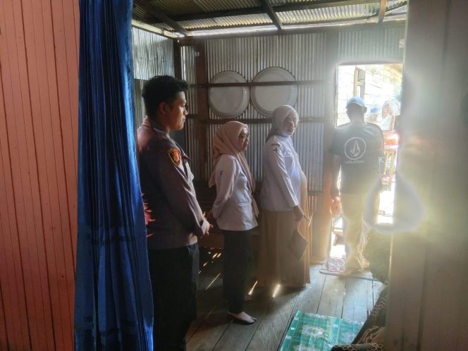 
					berjalan aman, Mediasi Perselisihan Septic Tank, Bhabinkamtibmas Kotawaringin Hulu Gandeng Puskesmas Pastikan Jarak Aman