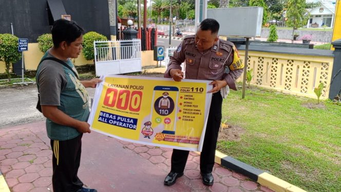 
					Sambangi Warga RT.22 Madurejo, Bhabinkamtibmas Arut Selatan Sosialisasikan Call Center Polisi 110 Situasi aman kondusif