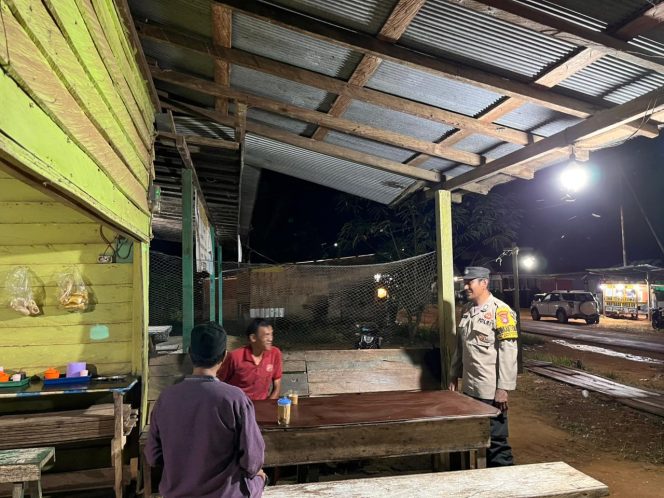 
					Jaga Kamtibmas Tetap Kondusif, Bhabinkamtibmas Polsek Aruta Intensifkan Sambang Warga pada Malam Hari Situasi aman tertib