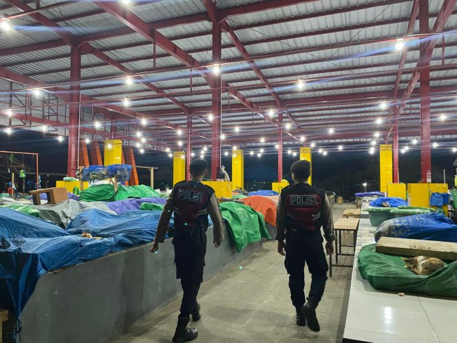 
					Sat Samapta Polres Sukamara Pantau Kawasan Pasar Saik di Malam Hari, Pastikan Area Steril