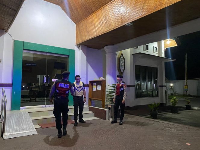 
					Sat Samapta Polres Sukamara Perkuat Pengamanan Malam di Bank Kalteng Sukamara
