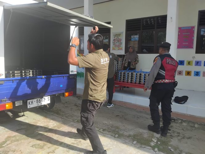 
					Sat Samapta Polres Sukamara Pastikan Kelancaran Distribusi Makan Bergizi Gratis di Pagi Hari